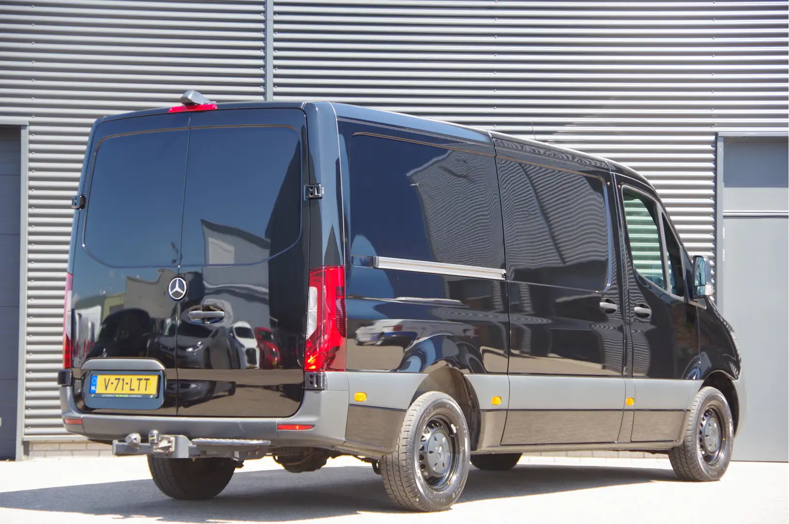 Mercedes-Benz Sprinter 317 1.9 CDI L2H1 AUT. LED, MBUX 10'', 3.5T TREKHAA Zwart - 2
