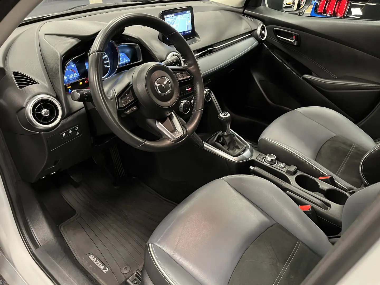 Mazda 2 1.5i SkyActiv-G Luxury Leder Navi DAB+ Apple CarPl Wit - 2
