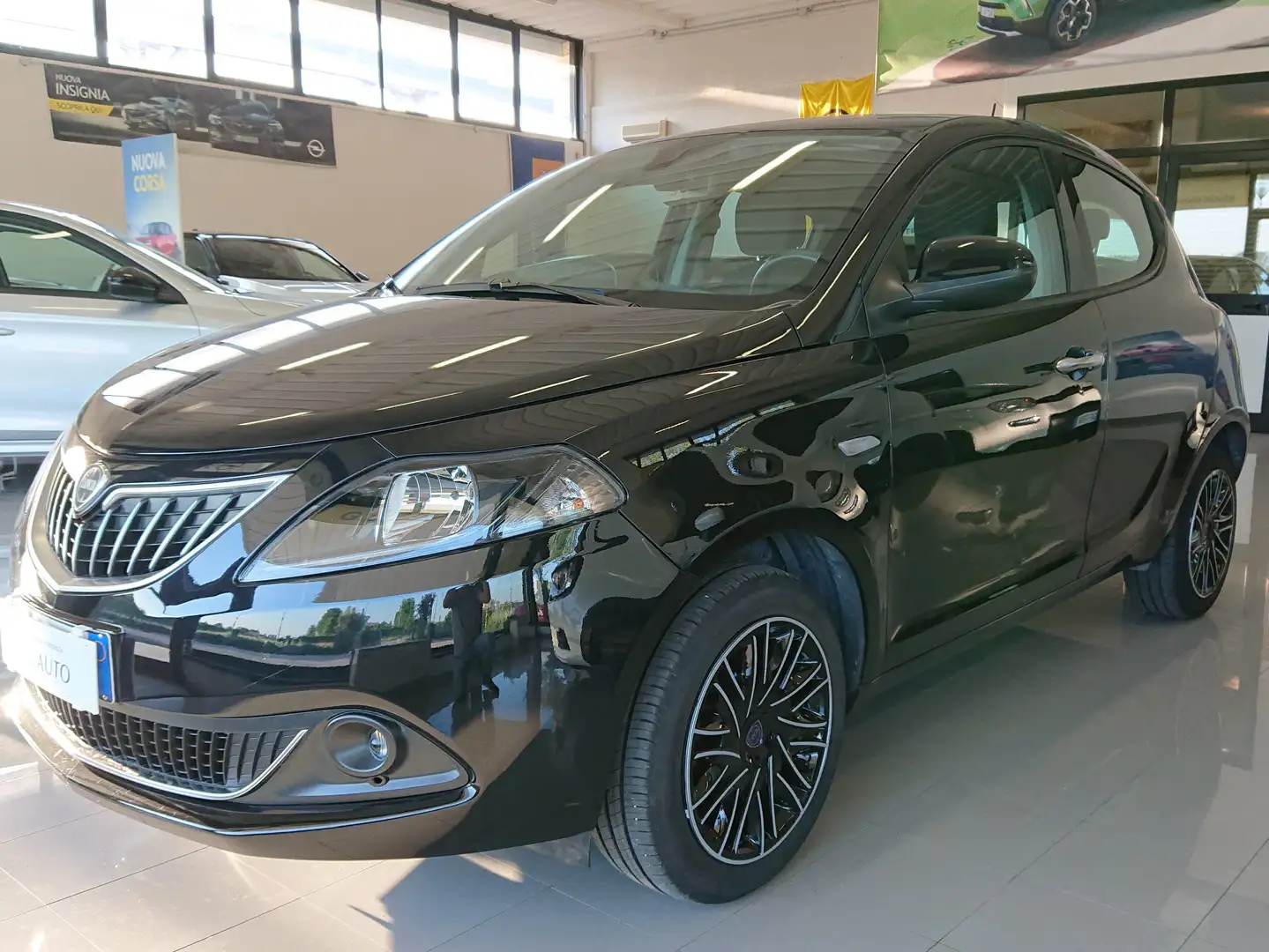 Lancia Ypsilon 1.0 FireFly 70cv S&S Hybrid GOLD *OK NEOPATENTATI* Nero - 1