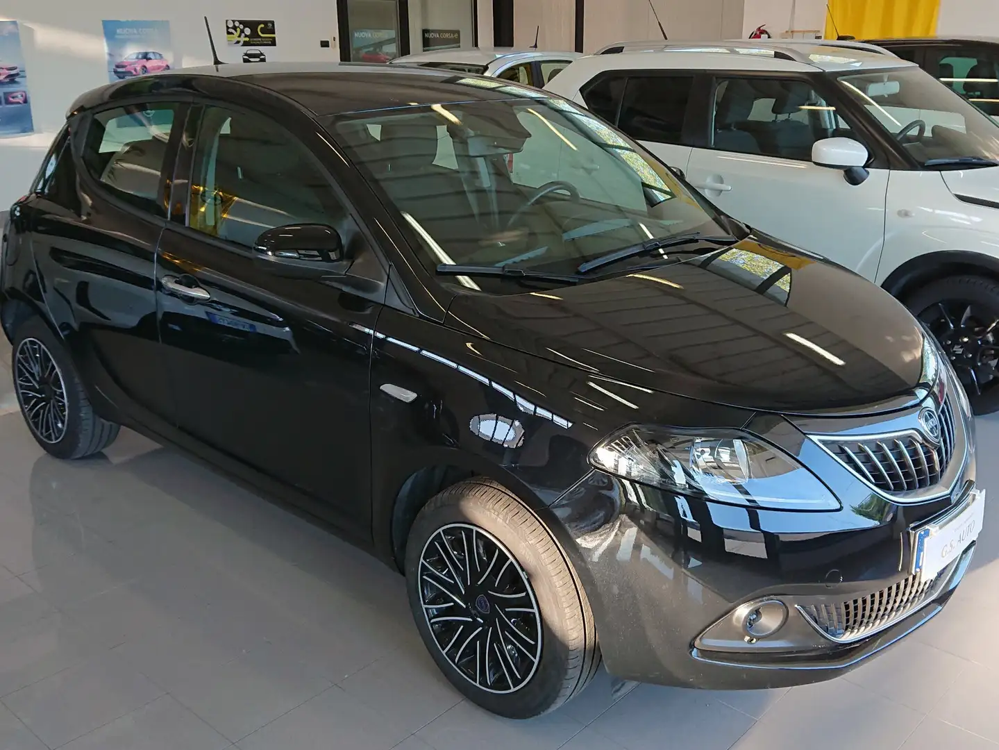 Lancia Ypsilon 1.0 FireFly 70cv S&S Hybrid GOLD *OK NEOPATENTATI* Nero - 2