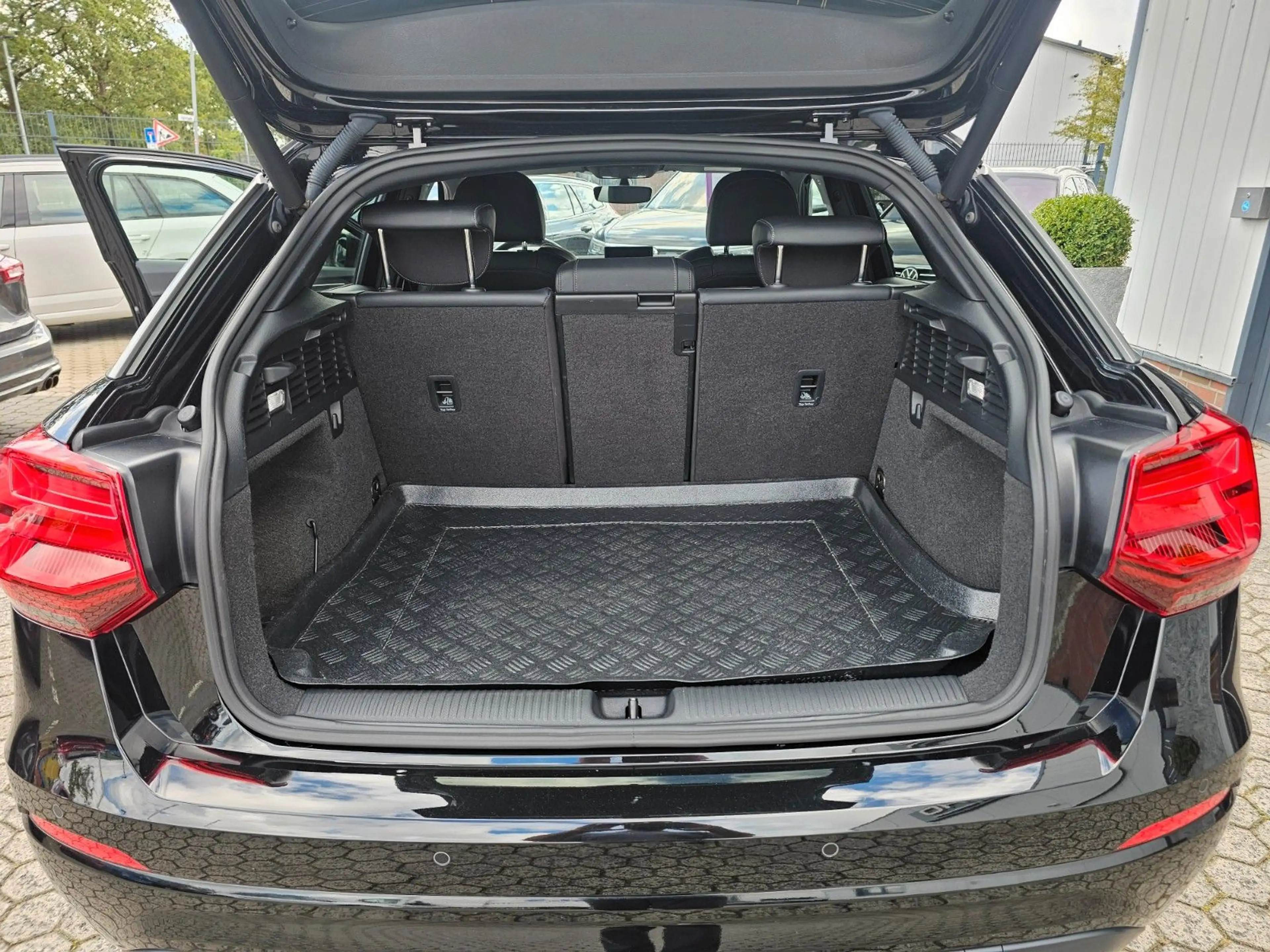 Audi Q2 S line Sport-Paket*Leder*MMI*LED*Soundsystem* — photo 13