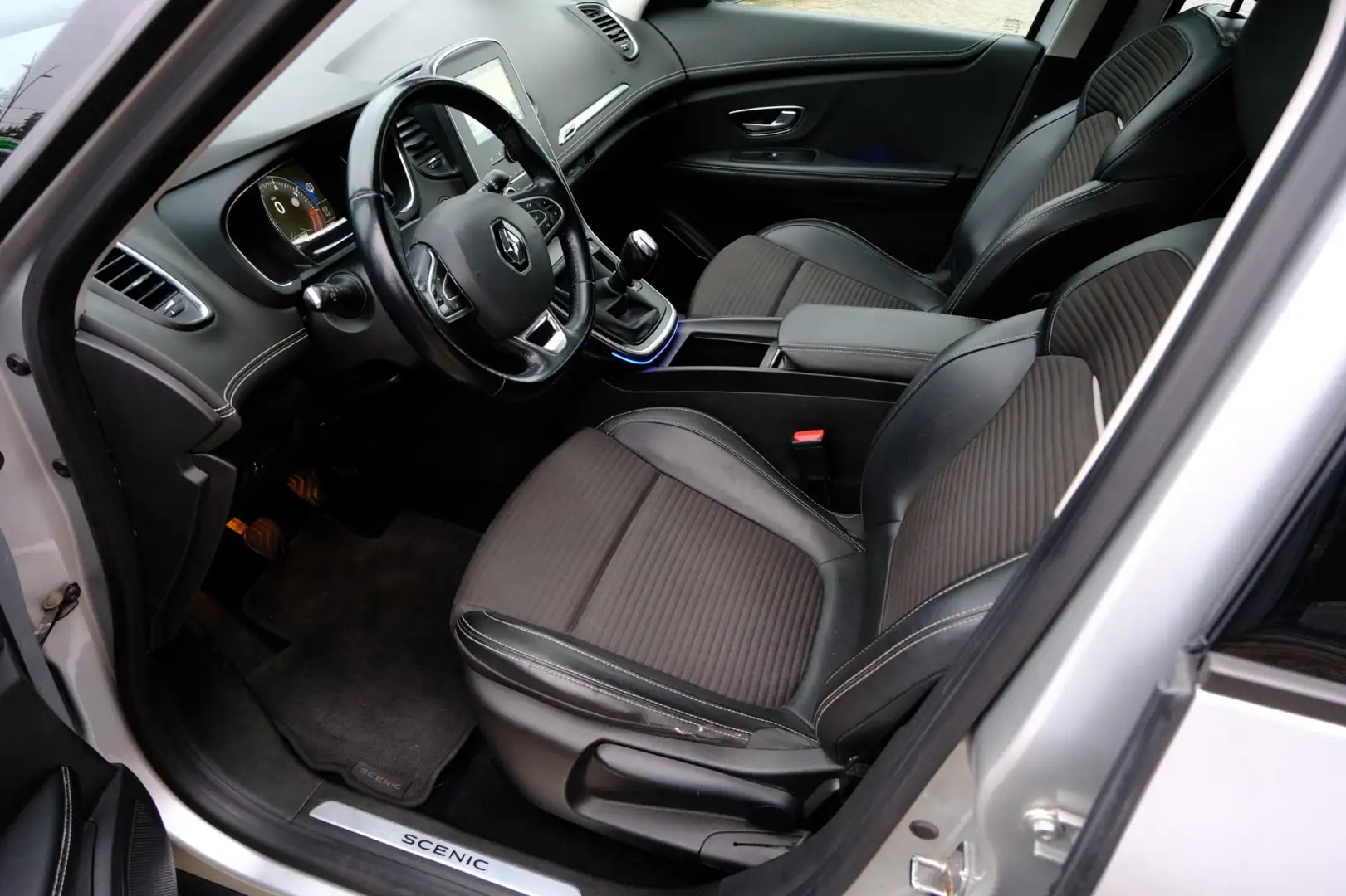 Renault Grand Scenic 1.2 TCe Intens 7-pers Navi|Half Leder|PDC|LMV Grijs - 2