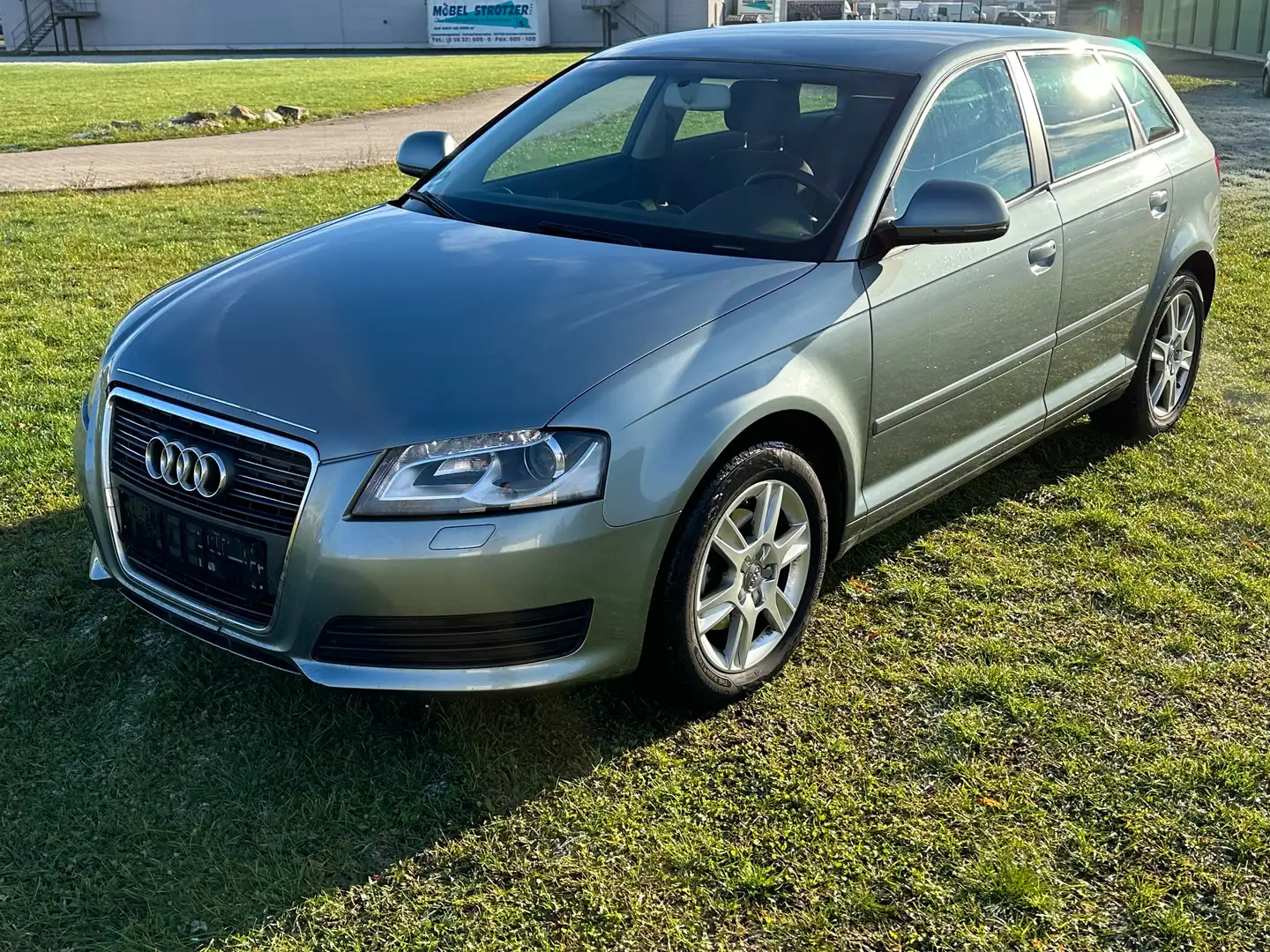 Audi A3 1.4 TFSI Attraction Grau - 1