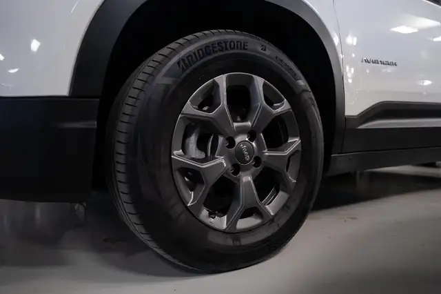 Jeep Avenger view 9