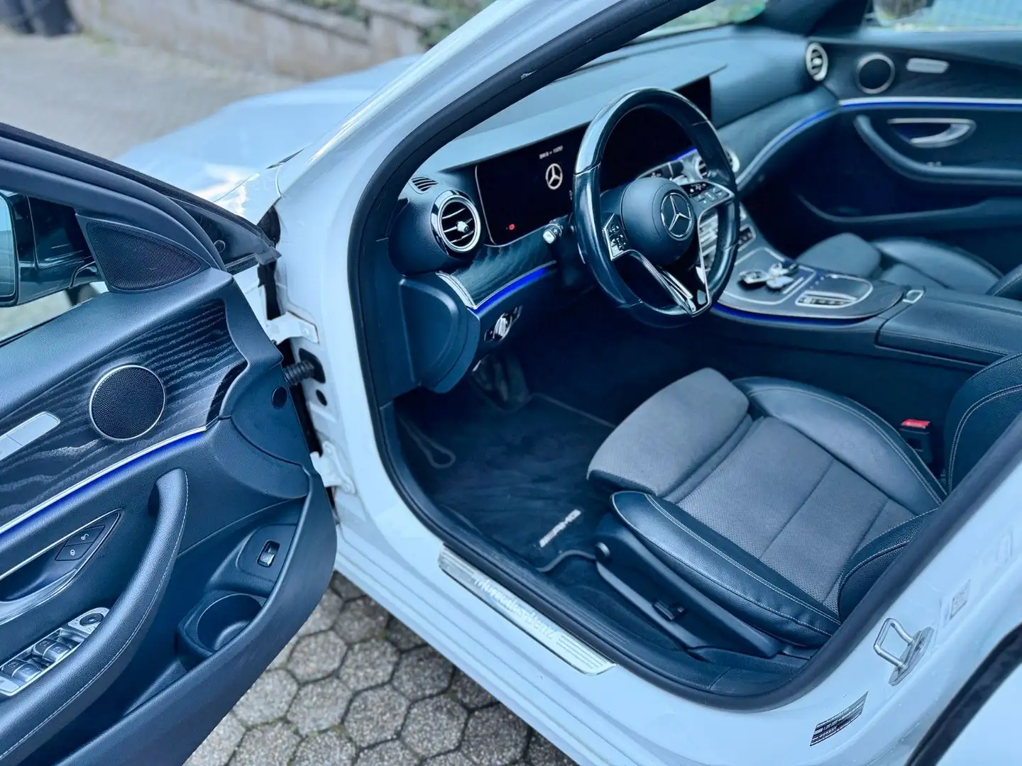 Mercedes-Benz E 220 E Limousine E 220 d 4Matic SPORT PAKET Weiß - 2