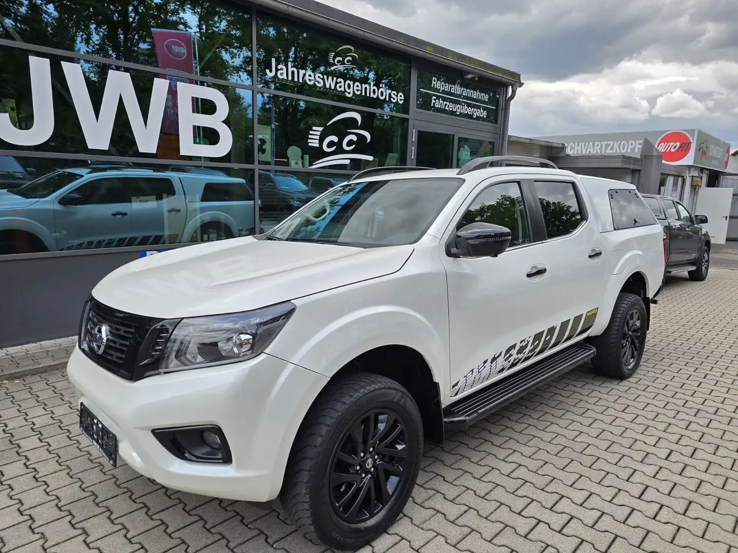 Nissan Navara NP300 N-Guard 4x4 140KW Hardtop AHK 3,5to White - 2