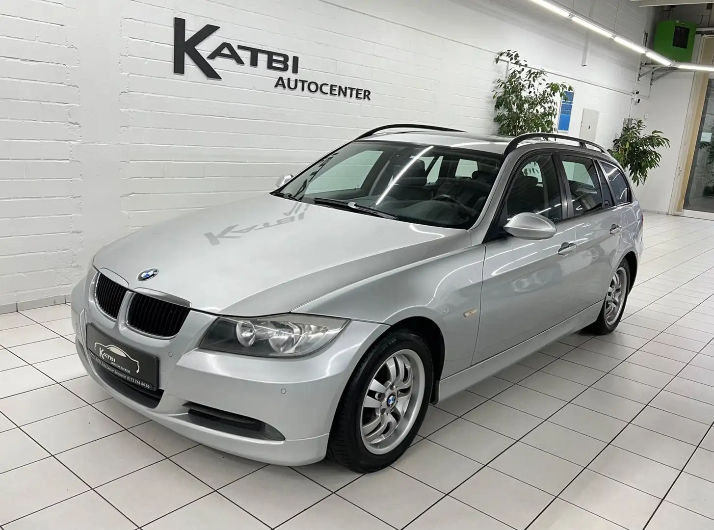 BMW 320 i Touring Automatik Panorama Vollleder HU neu Argent - 1