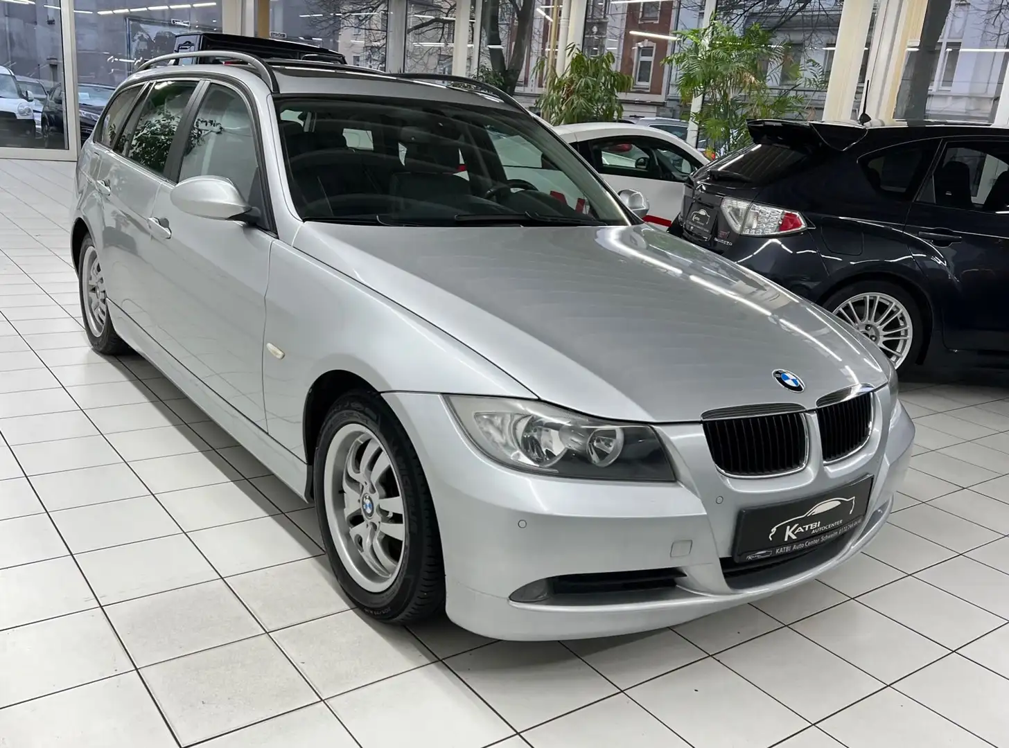 BMW 320 i Touring Automatik Panorama Vollleder HU neu Argent - 2