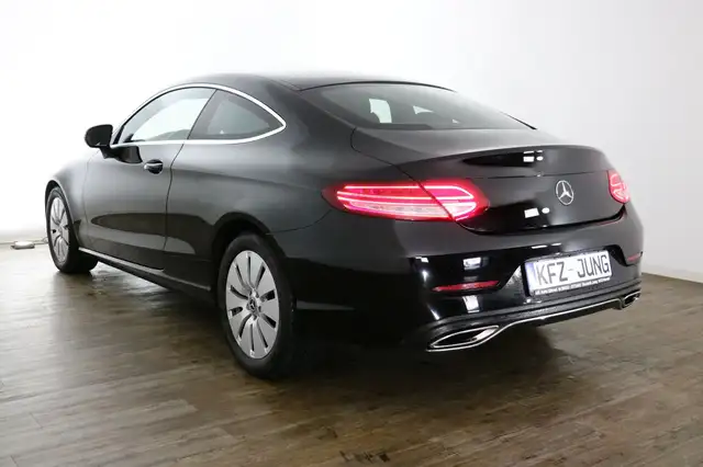 Mercedes-Benz C-Class view 8