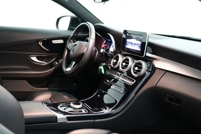Mercedes-Benz C-Class view 14