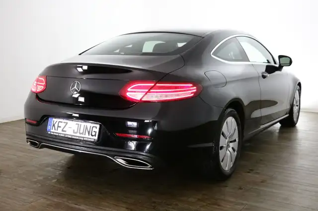 Mercedes-Benz C-Class view 9