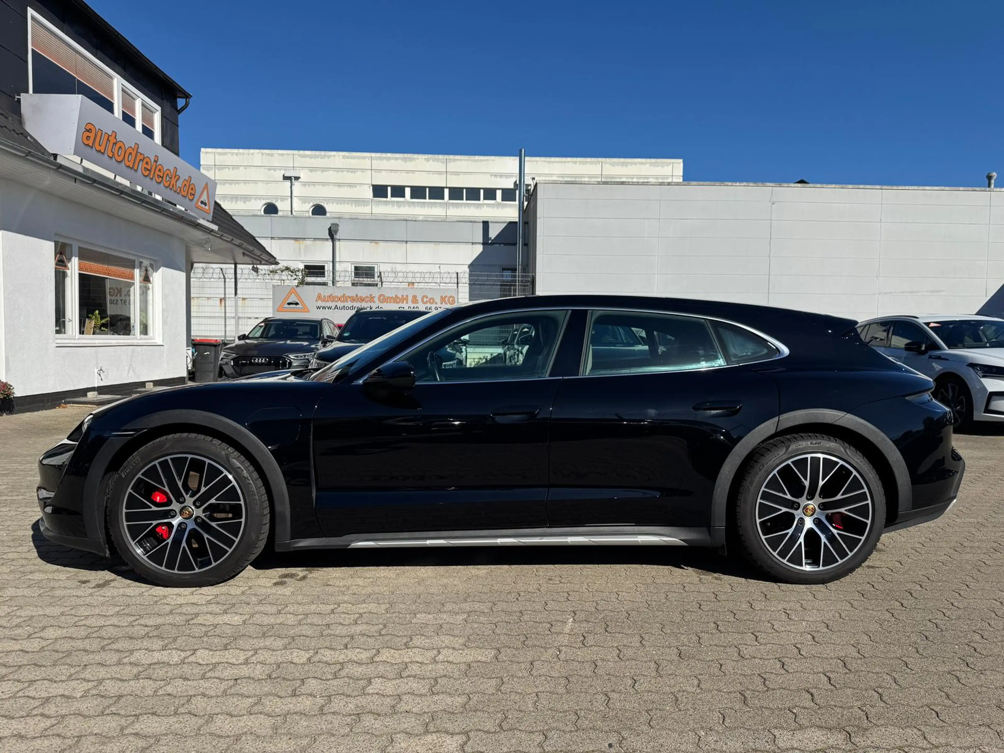 Porsche Taycan Cross Turismo 4 S ACC PANO BOSE MASSAGE — photo 11