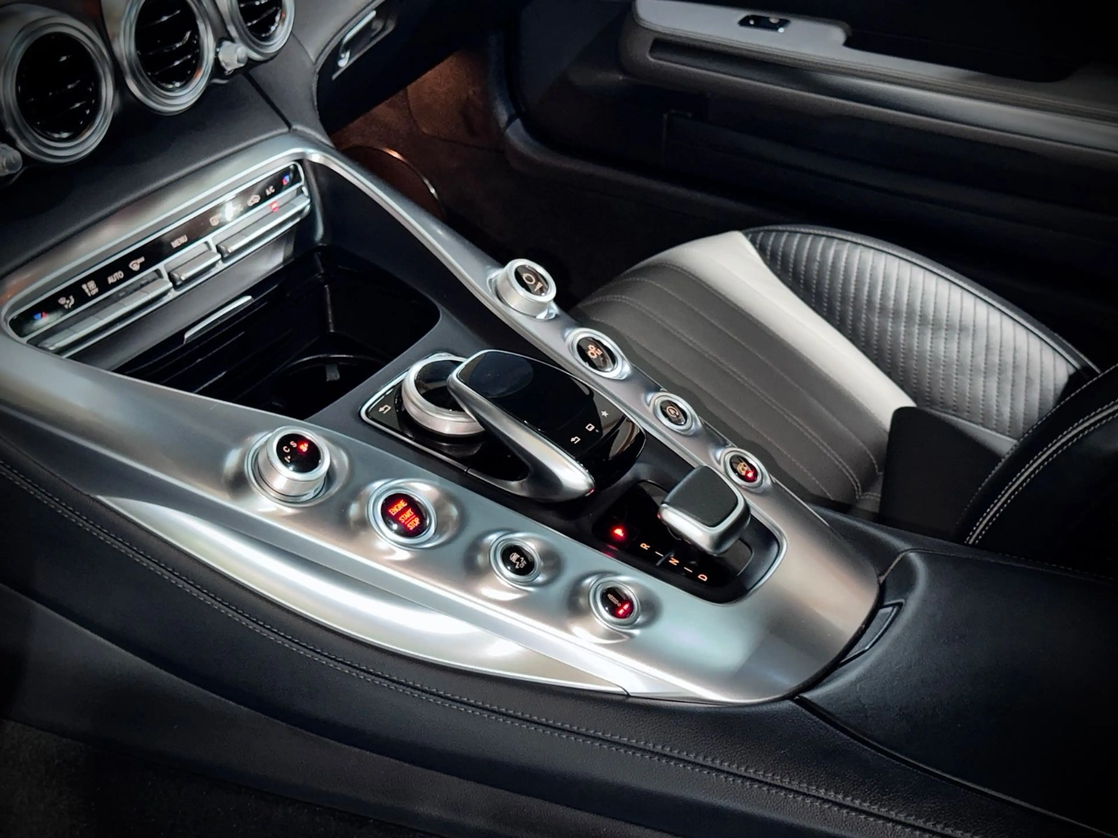 Mercedes-Benz AMG GT *4.0*COUPE*PANO*7G*BURMESTER*KAMERA*2.HD* — photo 13