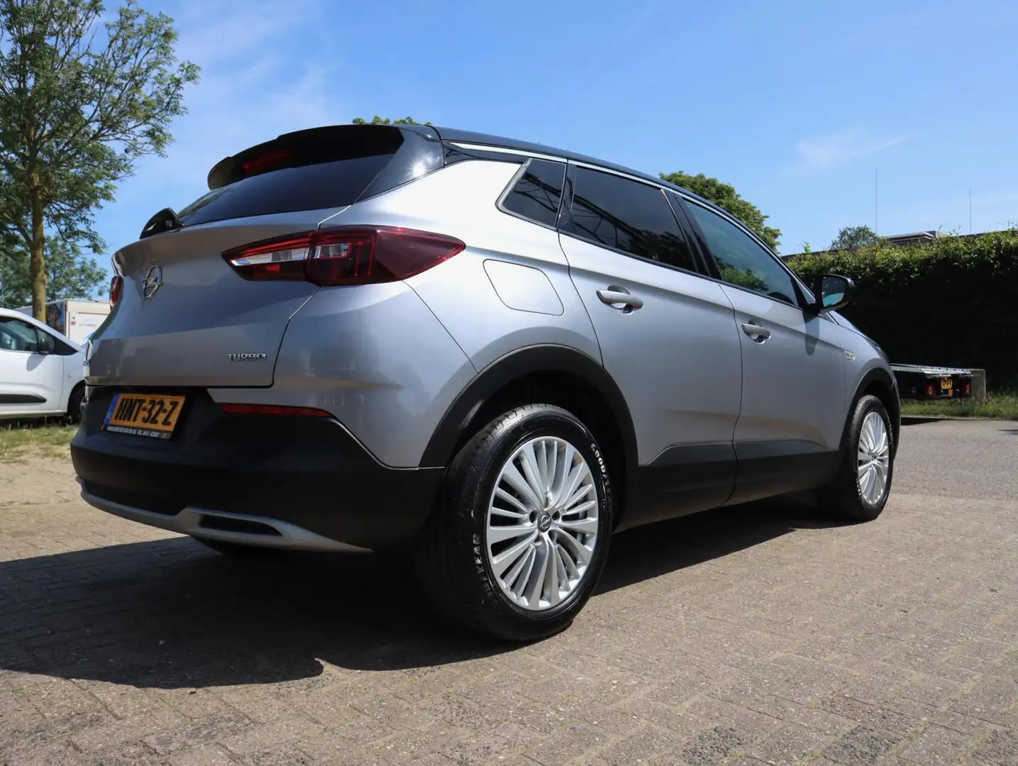 Opel Grandland X 1.2 Turbo 120 Jaar Edition (Vol-Opties!) Grijs - 2