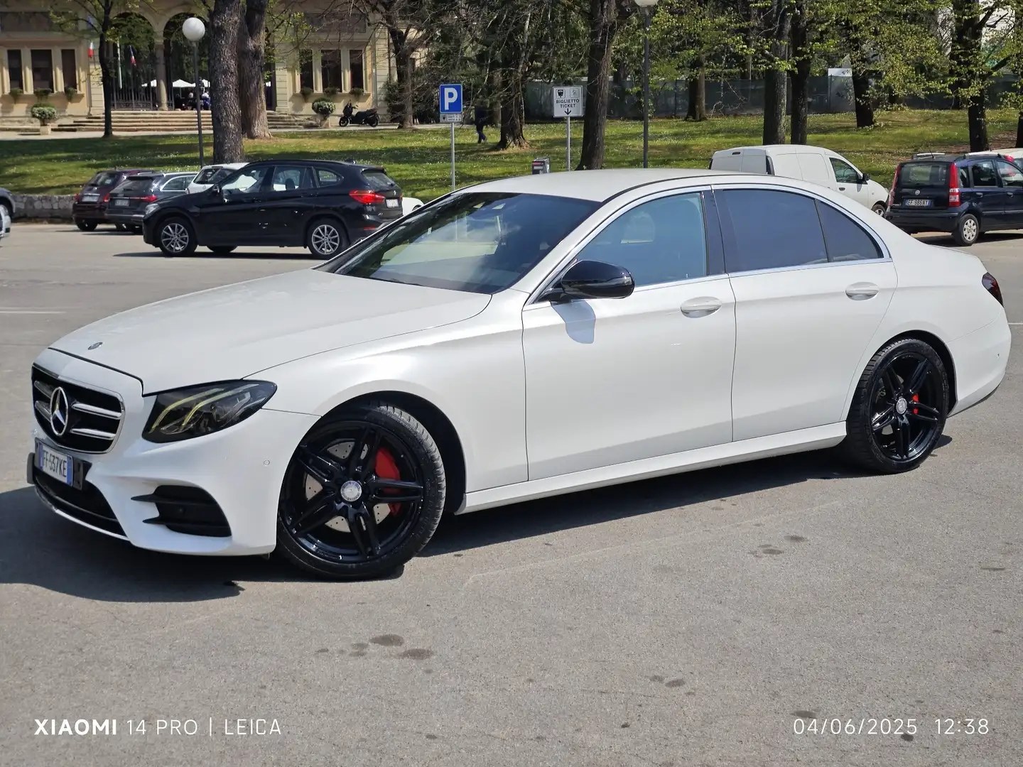 Mercedes-Benz E 220 d 9G-TRONIC AMG Line - 1