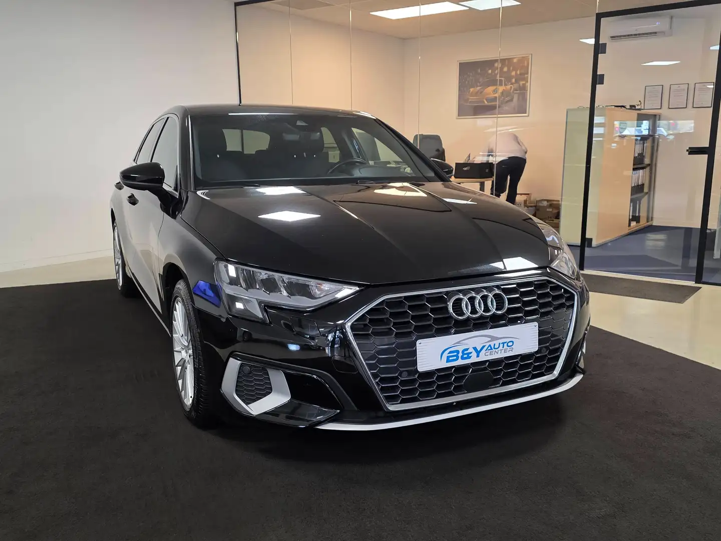 Audi A3 Sportback 30 TFSI S-tronic Hybride Btw Aftrekbaar Zwart - 2