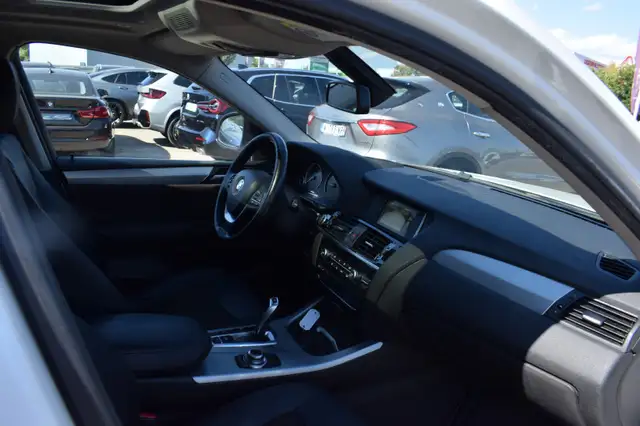 BMW X4 view 10