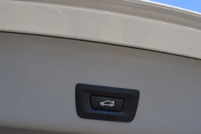 BMW X4 view 4