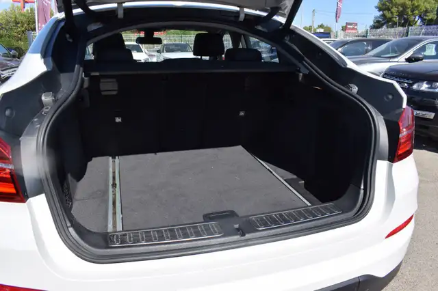 BMW X4 view 14