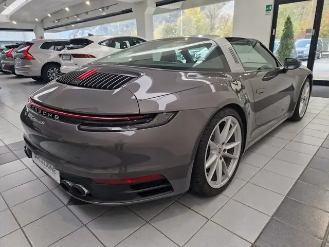 Porsche 911 view 2