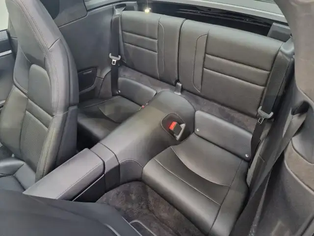 Porsche 911 view 5