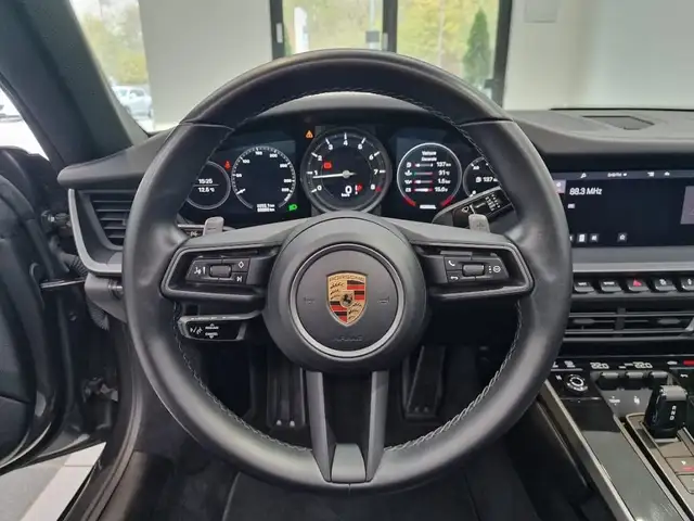 Porsche 911 view 11