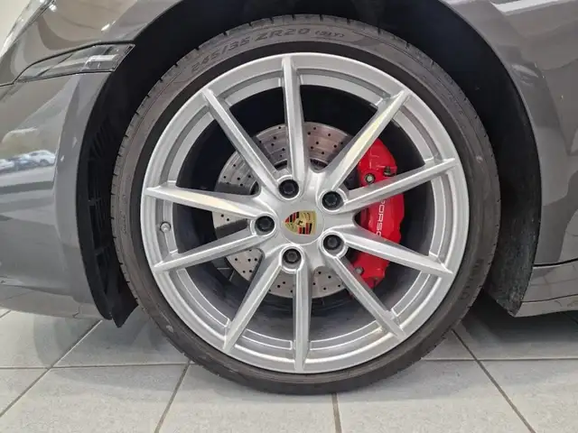 Porsche 911 view 9