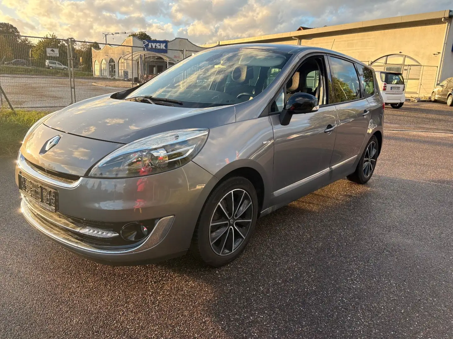 Renault Scenic IV Experience 7 Sitzer TURBO PROBLEM Grau - 1