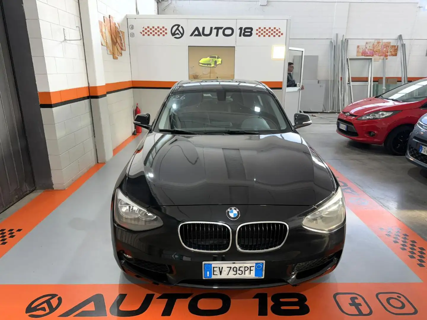 BMW 118 D 5 Porte Sport 143Cv + Ok Neopatentati! Nero - 2