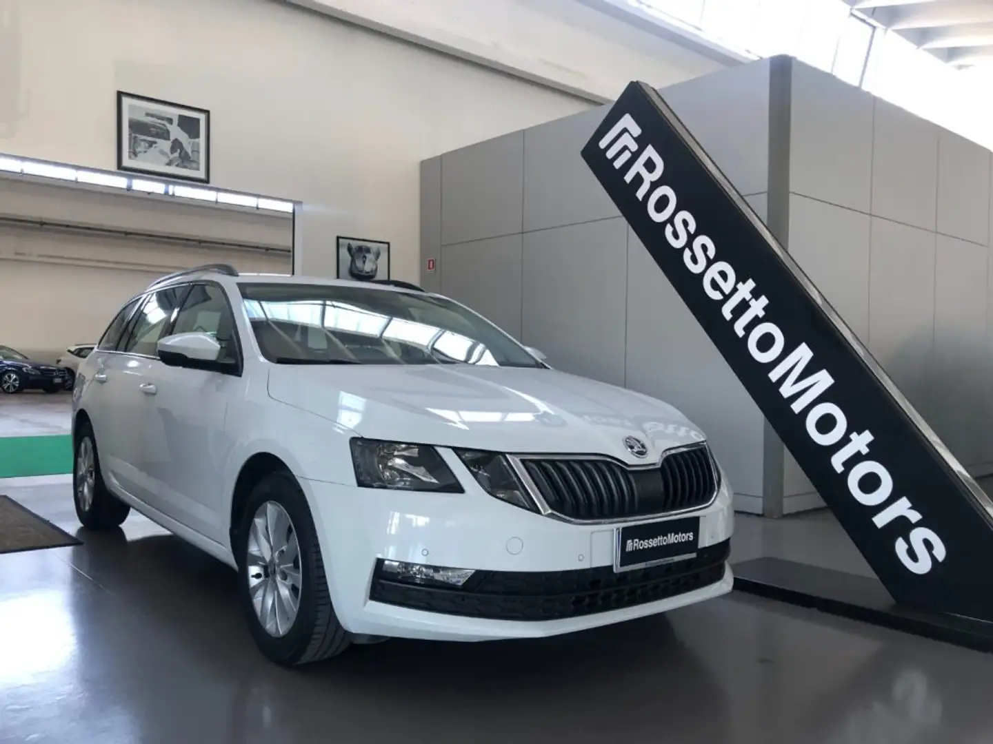 Skoda Octavia 1.6TDI SW Exe - NEOPATENTATI Blanc - 1