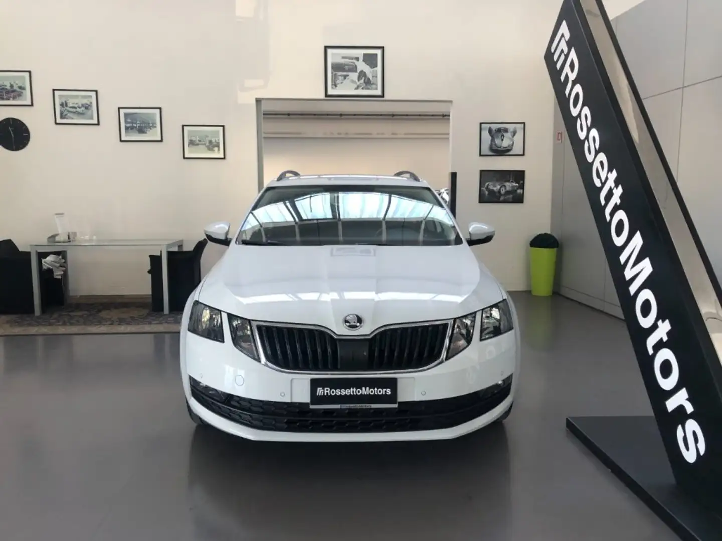 Skoda Octavia 1.6TDI SW Exe - NEOPATENTATI Blanc - 2