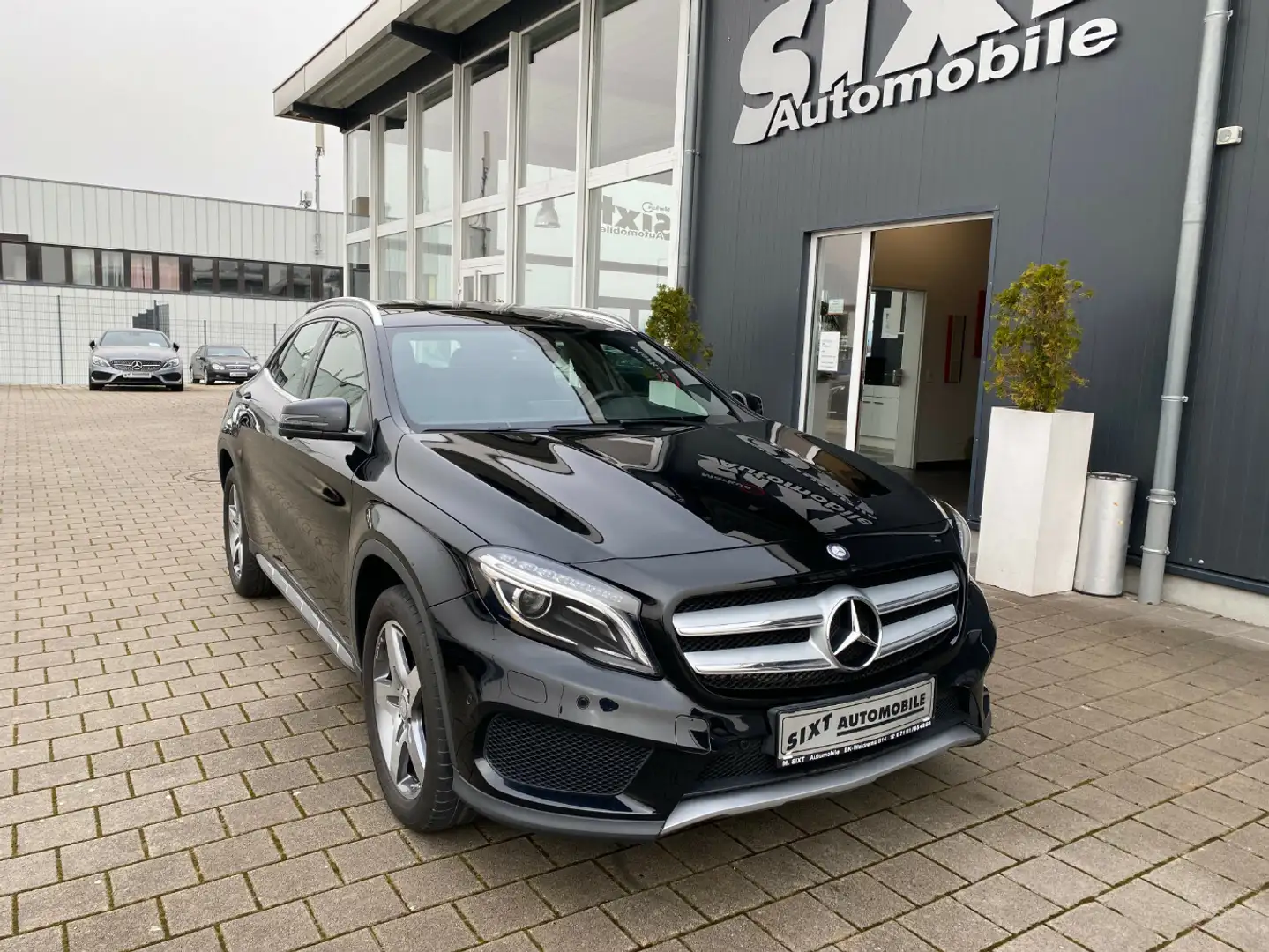 Mercedes-Benz GLA 200 7G-DCT AMG LINE STYLE PANORAMADACH,XENON Negro - 1