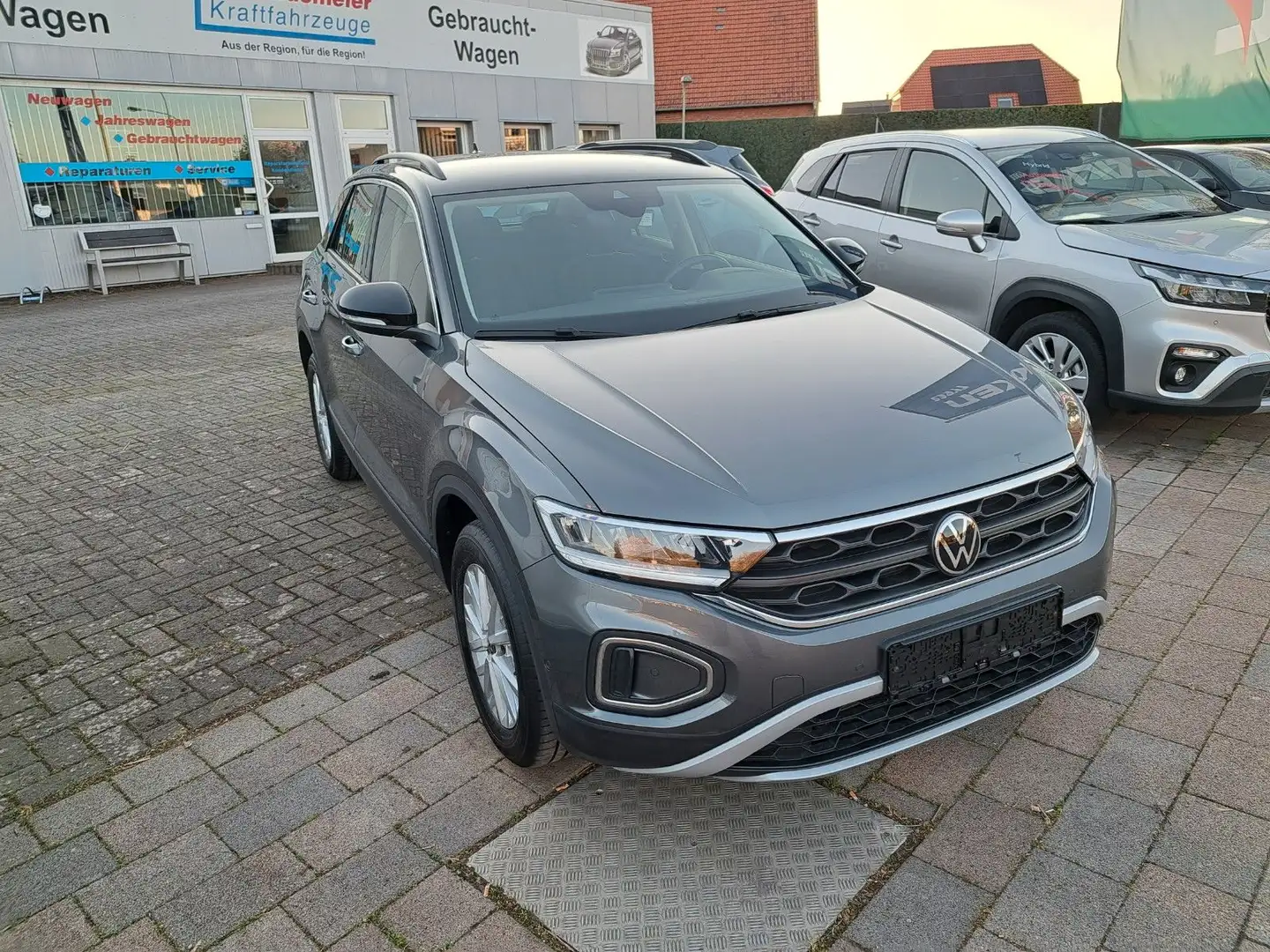 Volkswagen T-Roc Life DSG NAVI Gris - 2