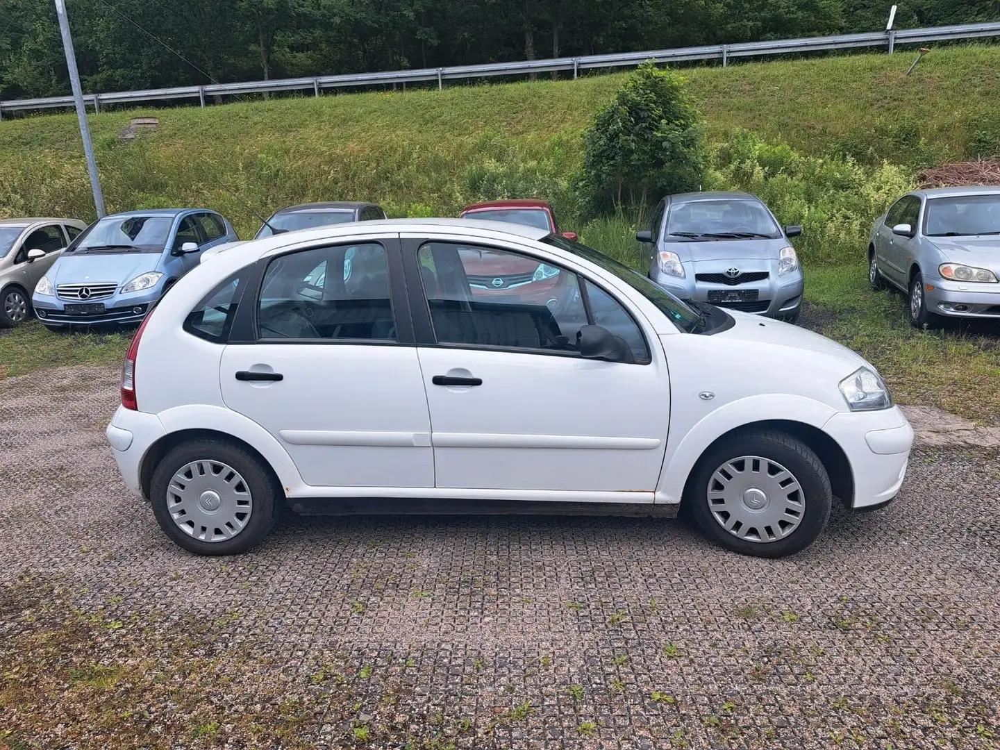 Citroen C3 1.1 Tonic Klima M+S TÜV 12/2026 Weiß - 2