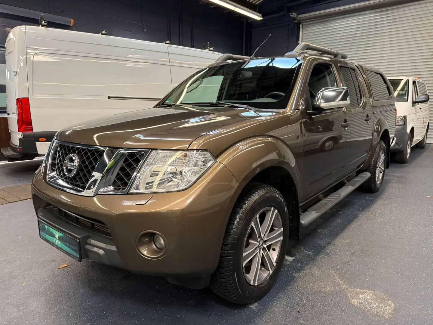 Nissan Navara Double Cab LE V6 BOSE 1.HAND HARDTOP MWST Brun - 2