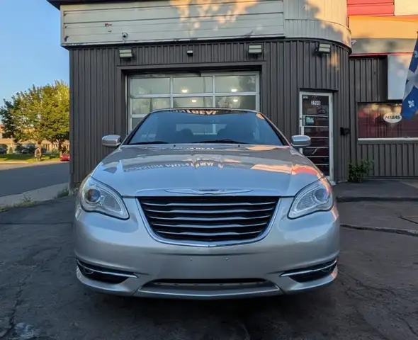 Chrysler 200 2011 — photo 2