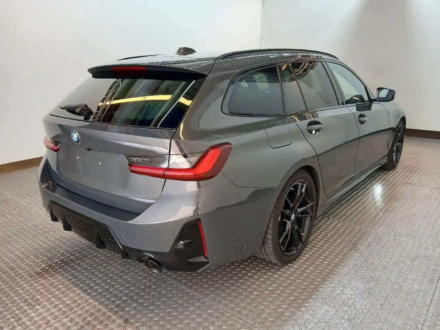 BMW 320 d xDrive M Sport AHK/MEMORY/ASSISTPRO/HUD/PANO Grau - 2