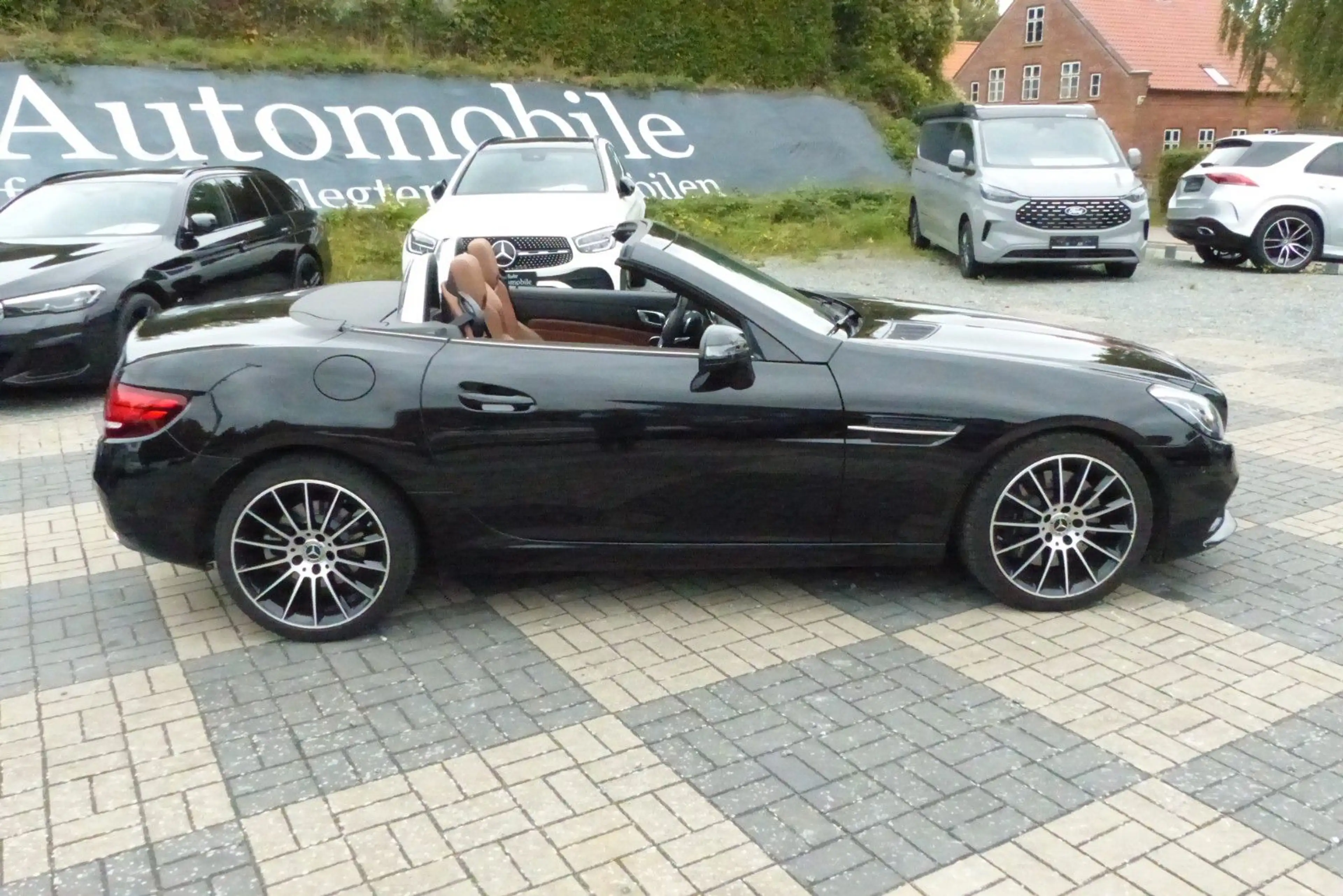 Mercedes-Benz SLC 200 AMG Sportpaket edle Farbkombination — photo 6