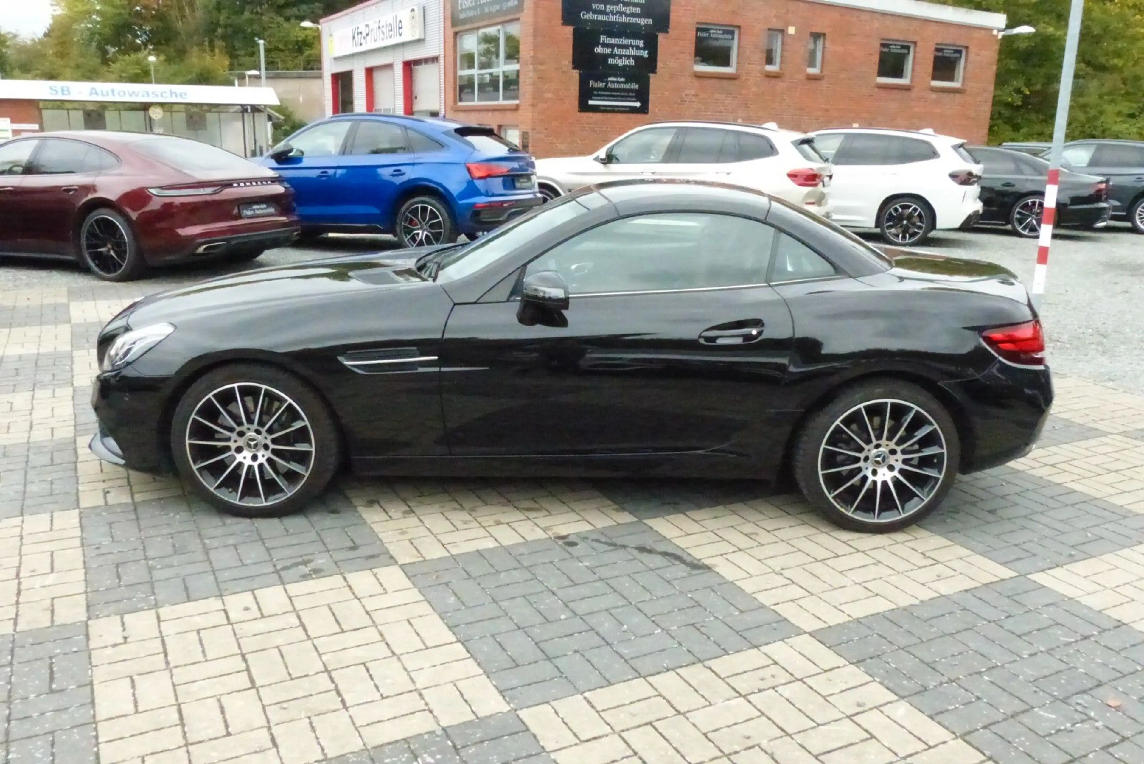 Mercedes-Benz SLC 200 AMG Sportpaket edle Farbkombination — photo 21