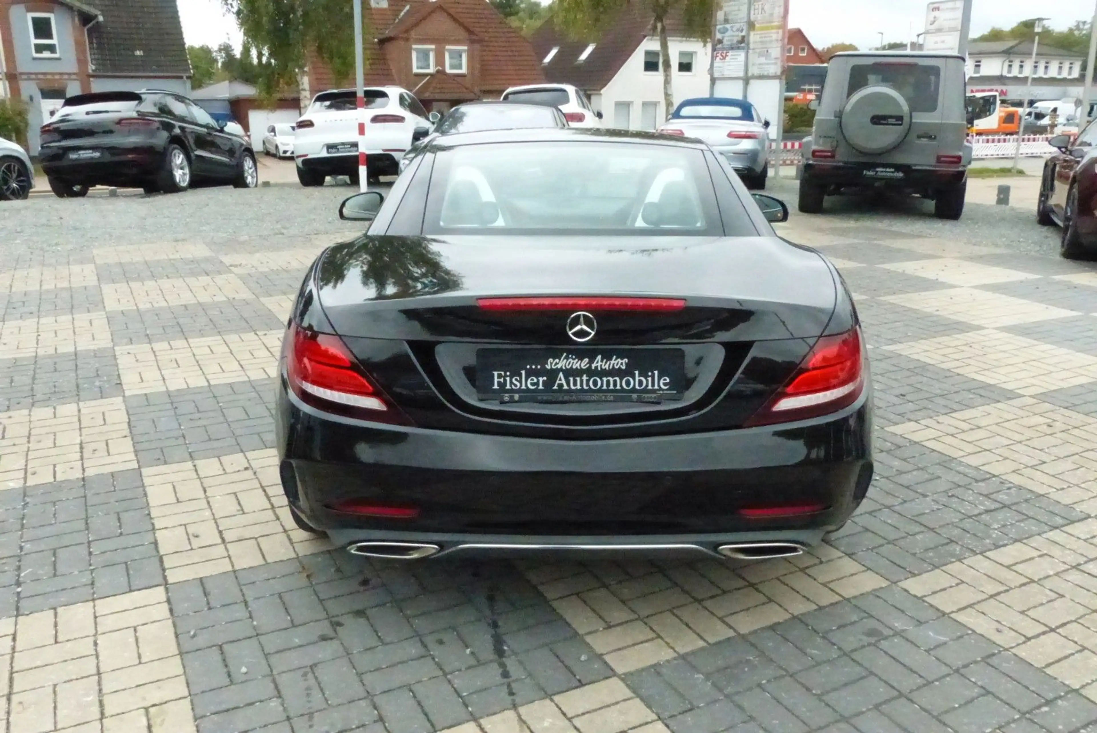 Mercedes-Benz SLC 200 AMG Sportpaket edle Farbkombination — photo 23