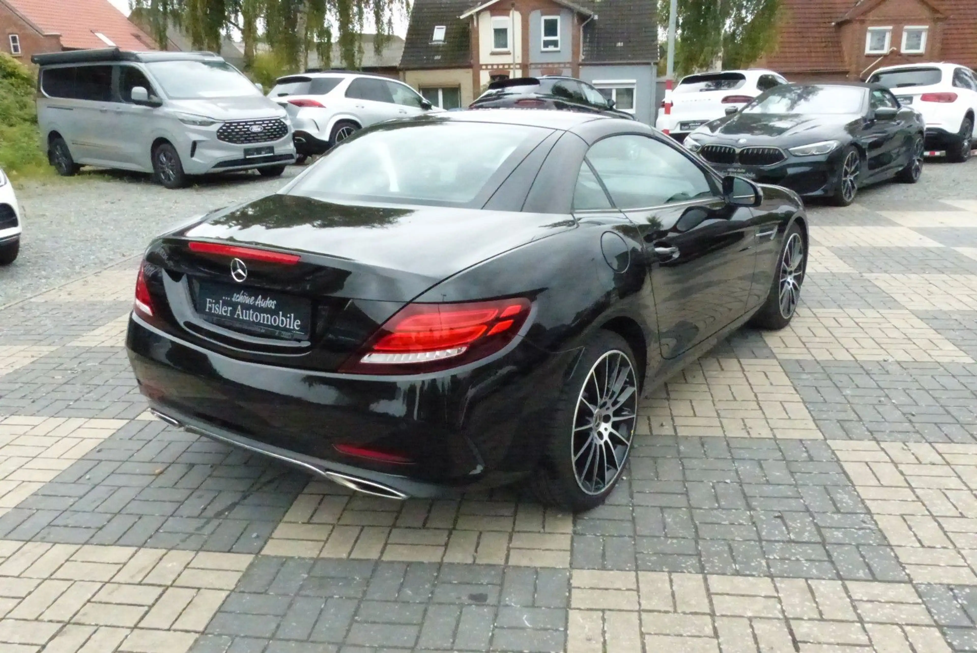 Mercedes-Benz SLC 200 AMG Sportpaket edle Farbkombination — photo 24