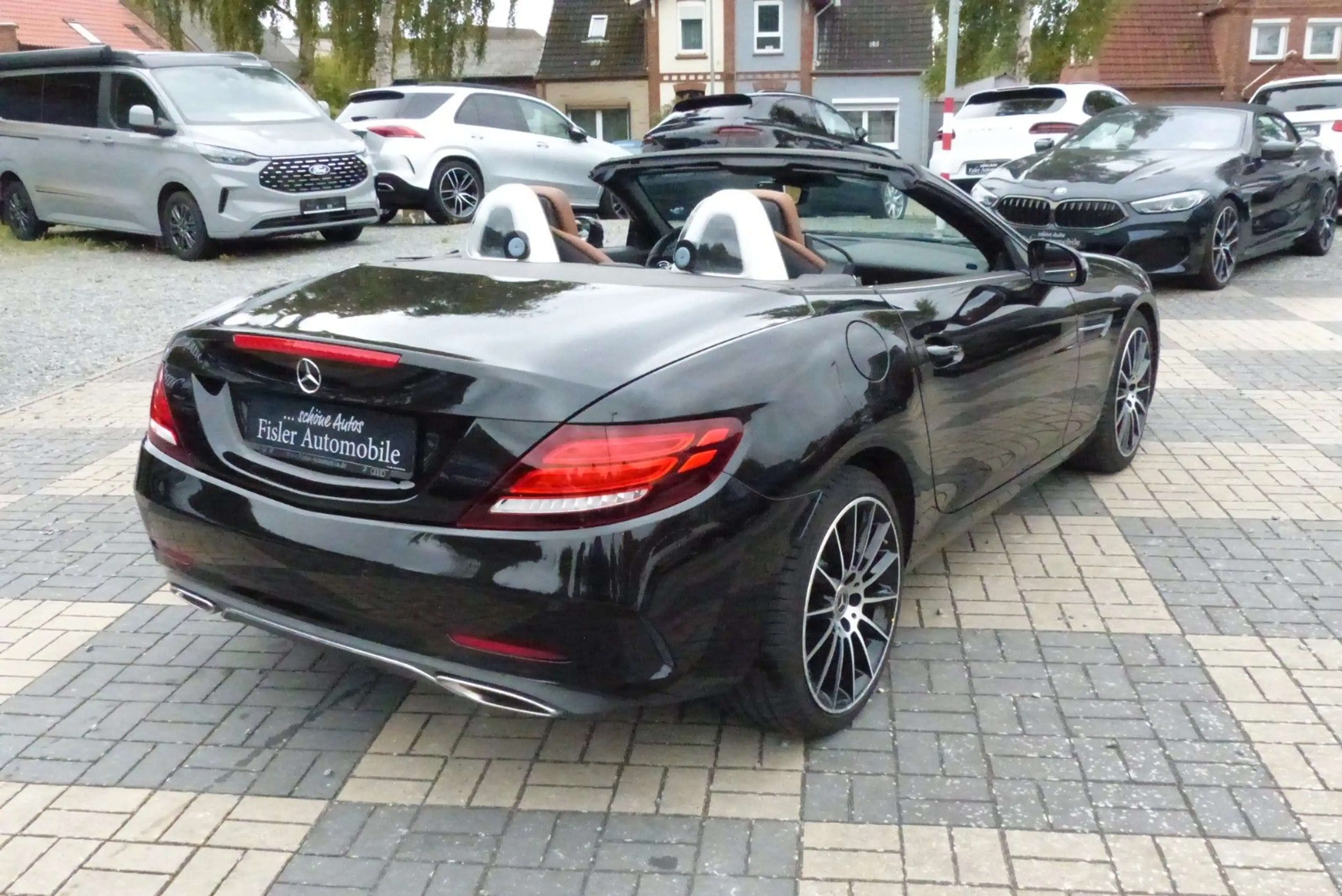 Mercedes-Benz SLC 200 AMG Sportpaket edle Farbkombination — photo 5
