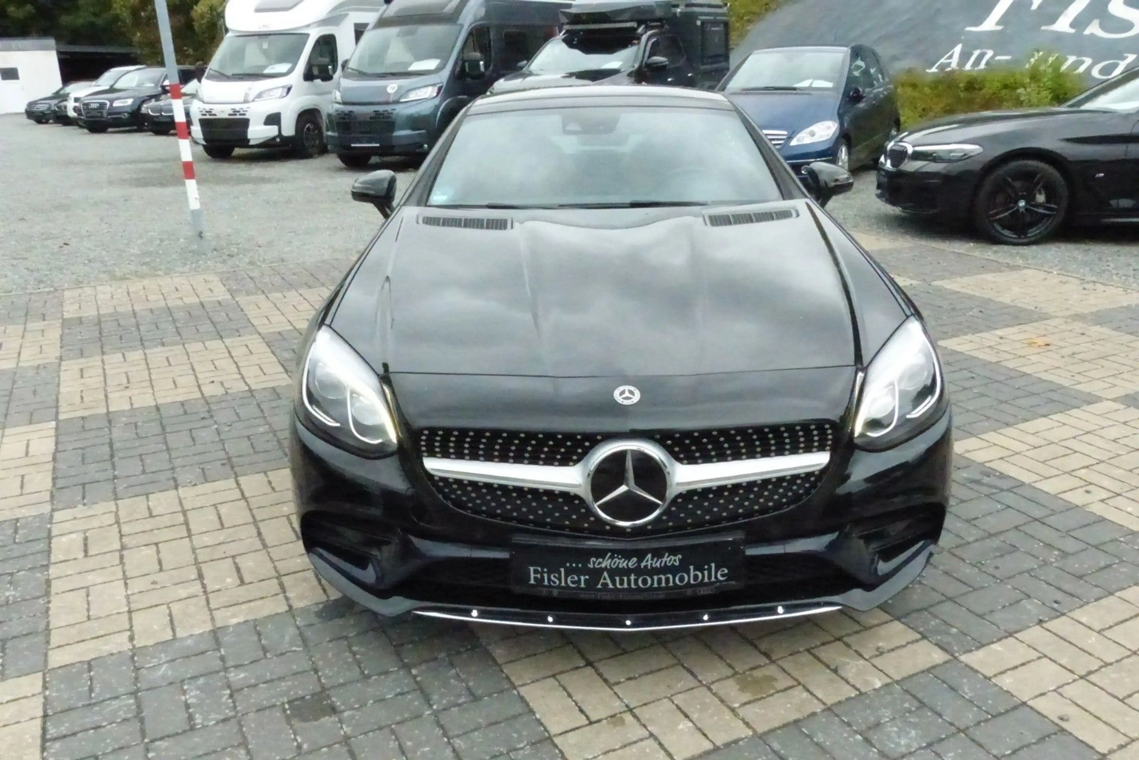 Mercedes-Benz SLC 200 AMG Sportpaket edle Farbkombination — photo 27