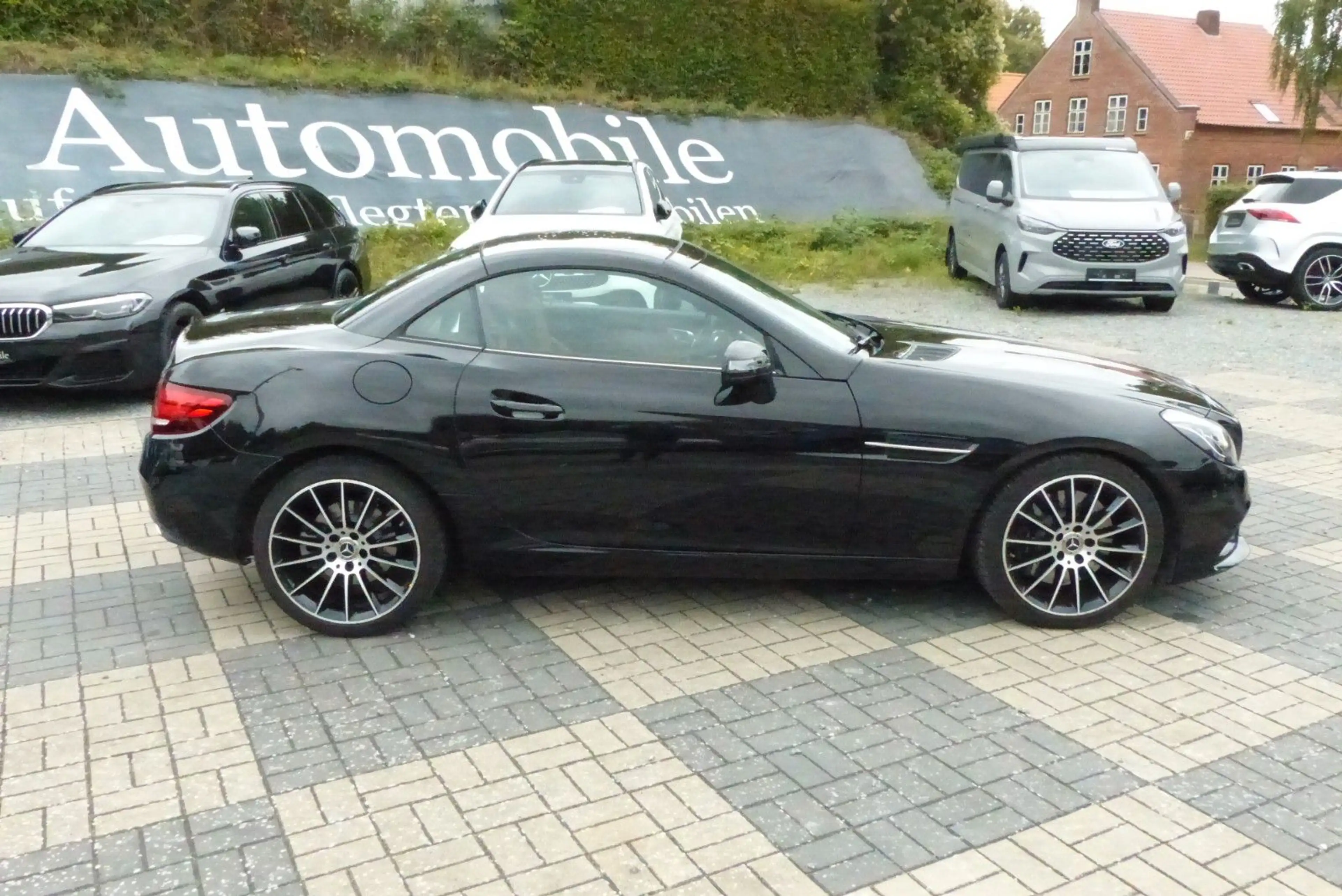 Mercedes-Benz SLC 200 AMG Sportpaket edle Farbkombination — photo 25