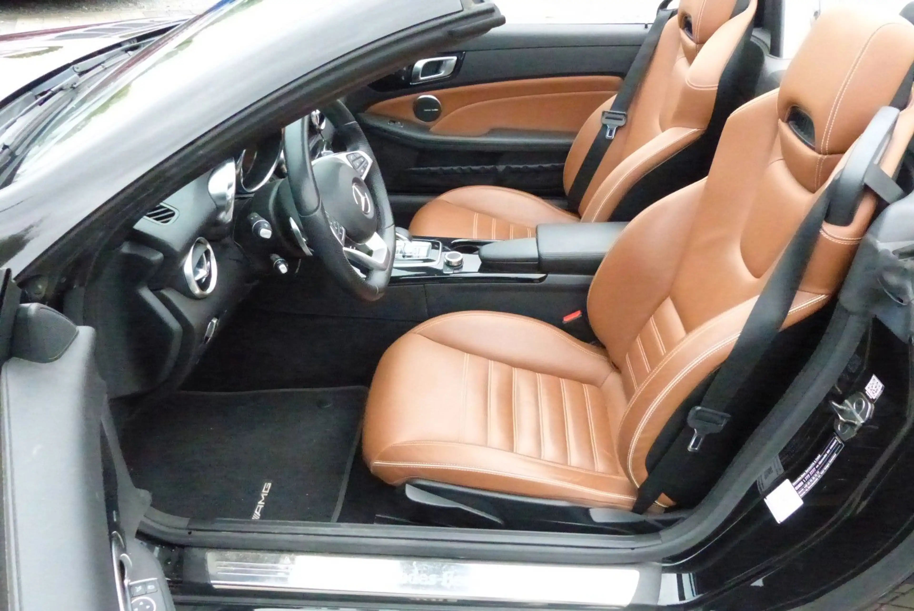 Mercedes-Benz SLC 200 AMG Sportpaket edle Farbkombination — photo 10