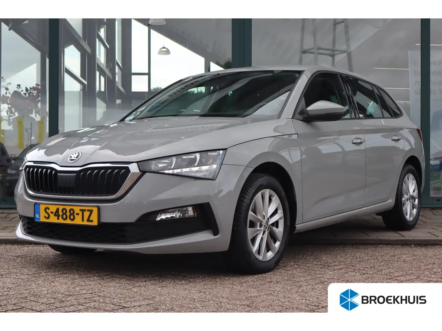 Skoda Scala 110PK 1.0 TSI Ambition Automaat | Airco | Apple Ca Grijs - 1