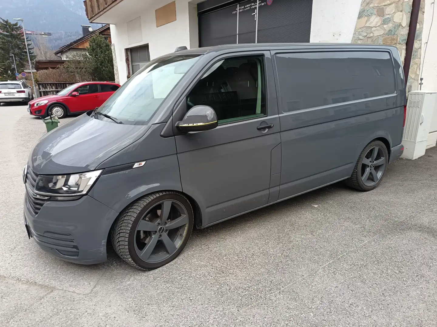 Volkswagen T6.1 Transporter Grau - 2