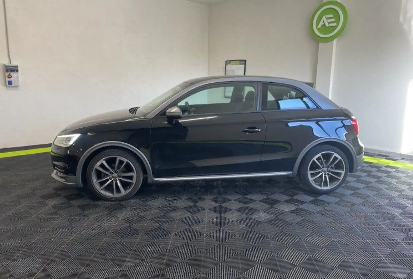 Audi A1 Ultra Active 1.0 TFSI 95ch Negro - 2