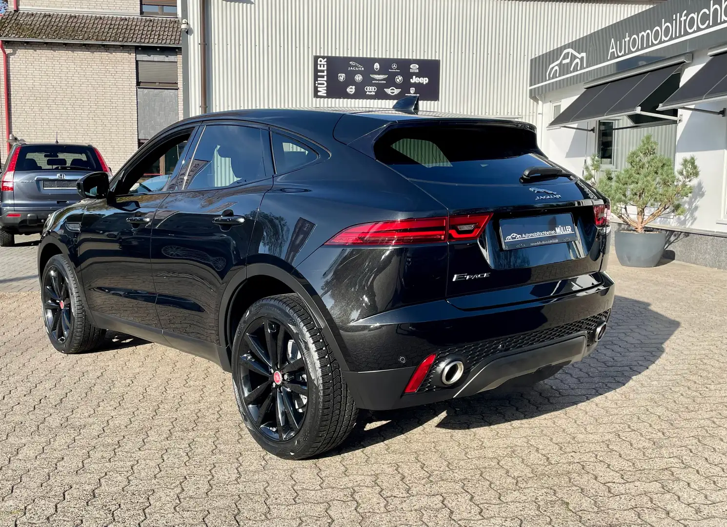 Jaguar E-Pace P200 Aut.AWD"BLACK PACK"+Panorama +Head Up+KAMERA Schwarz - 2