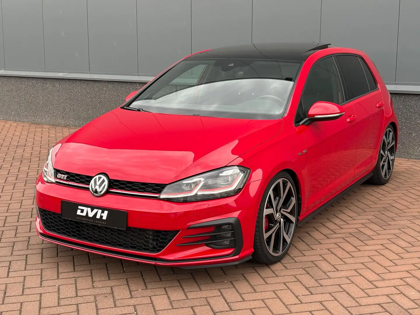 Volkswagen Golf GTI 7.5 2.0TSI Performance - 2